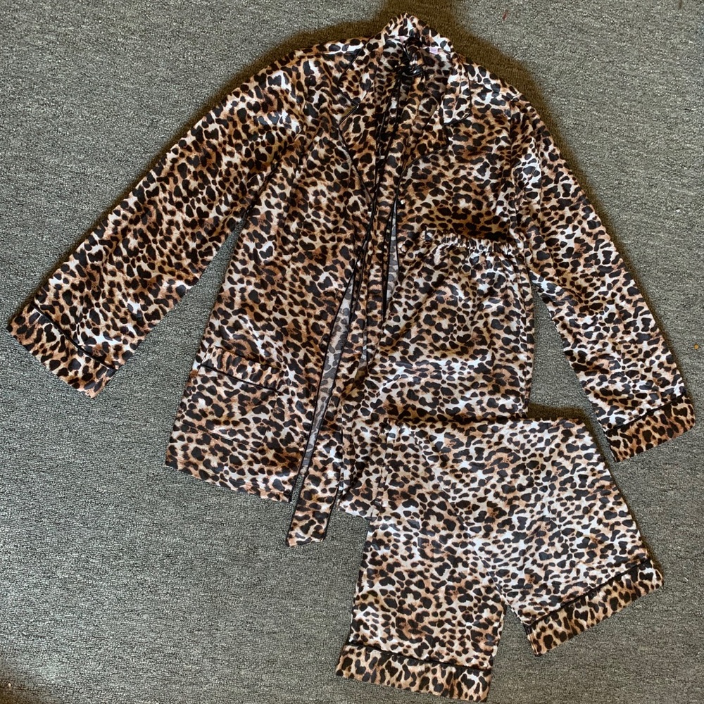 Unisex Cheetah Pajama Type Set
